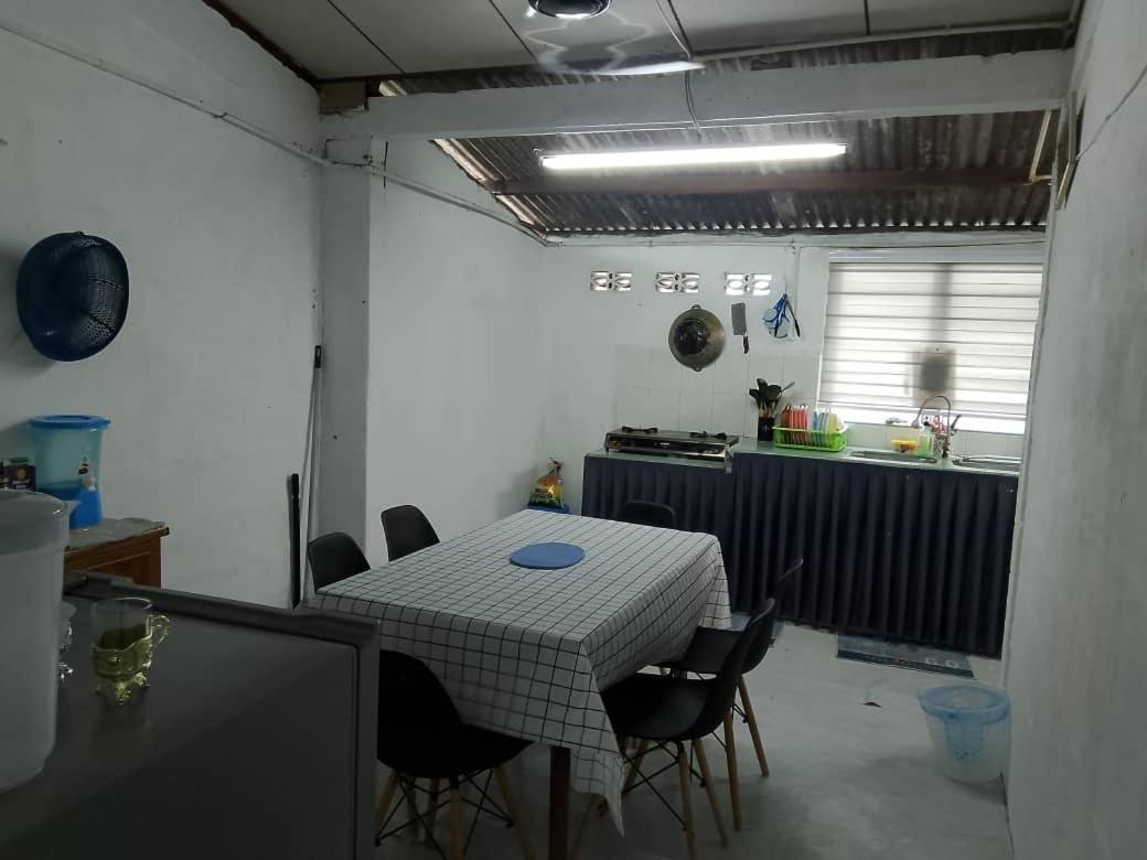 Homestay Wira Fh Άλορ Σταρ Εξωτερικό φωτογραφία